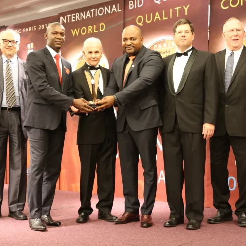 Entrega do troféu World Quality Commitment (Ouro) à CSC, em Paris, 2015